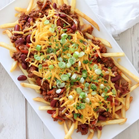 Melty cheddar blankets hearty chili and crispy fries, finished with green onions and optional sour cream.